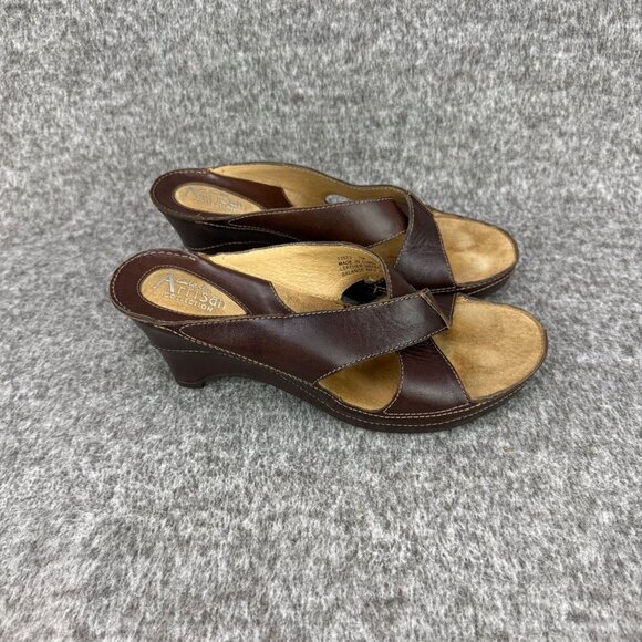 ✅Clarks Artisan Brown Leather Wedge Sandals Womens Size 7M Criss-Cross Open-Toe - Picture 2 of 11